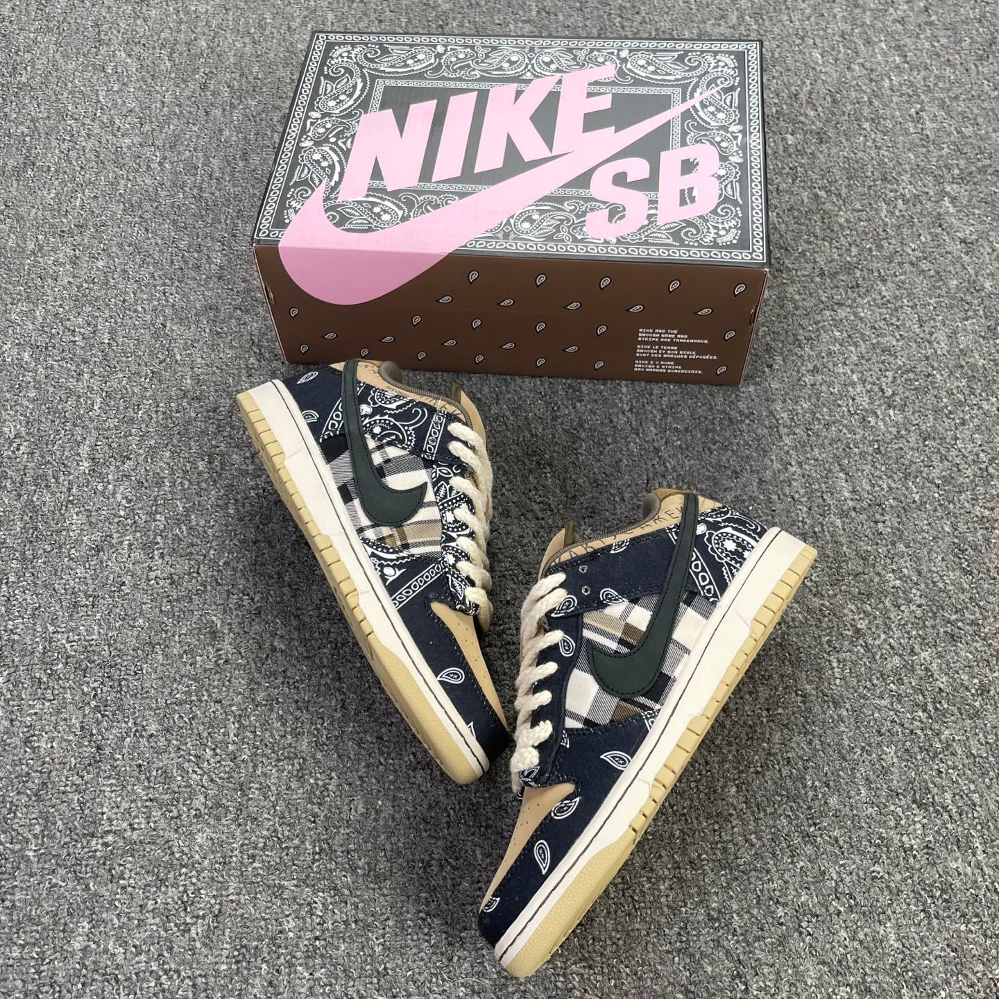 Nike SB Dunk Low x Travis Scott "Paisley Bandana"