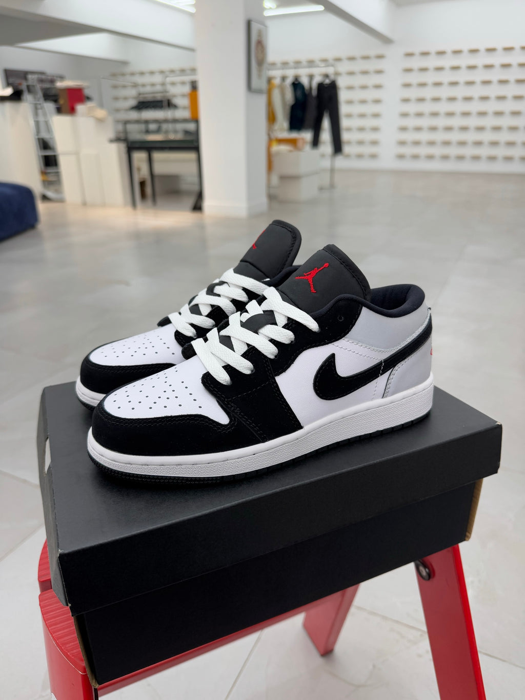Air Jordan 1 Low SE "Light Smoke Grey"