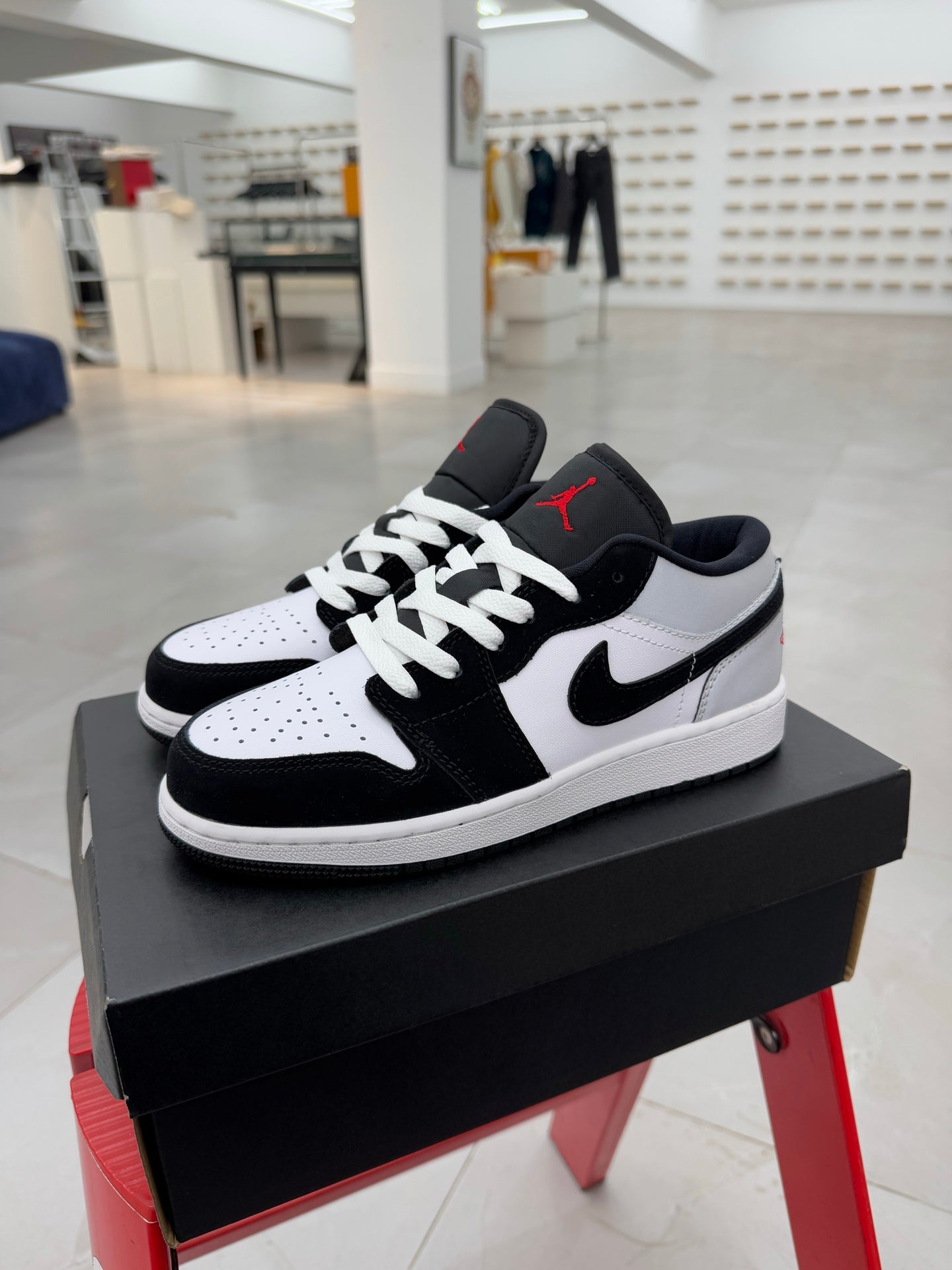 Air Jordan 1 Low SE "Light Smoke Grey"