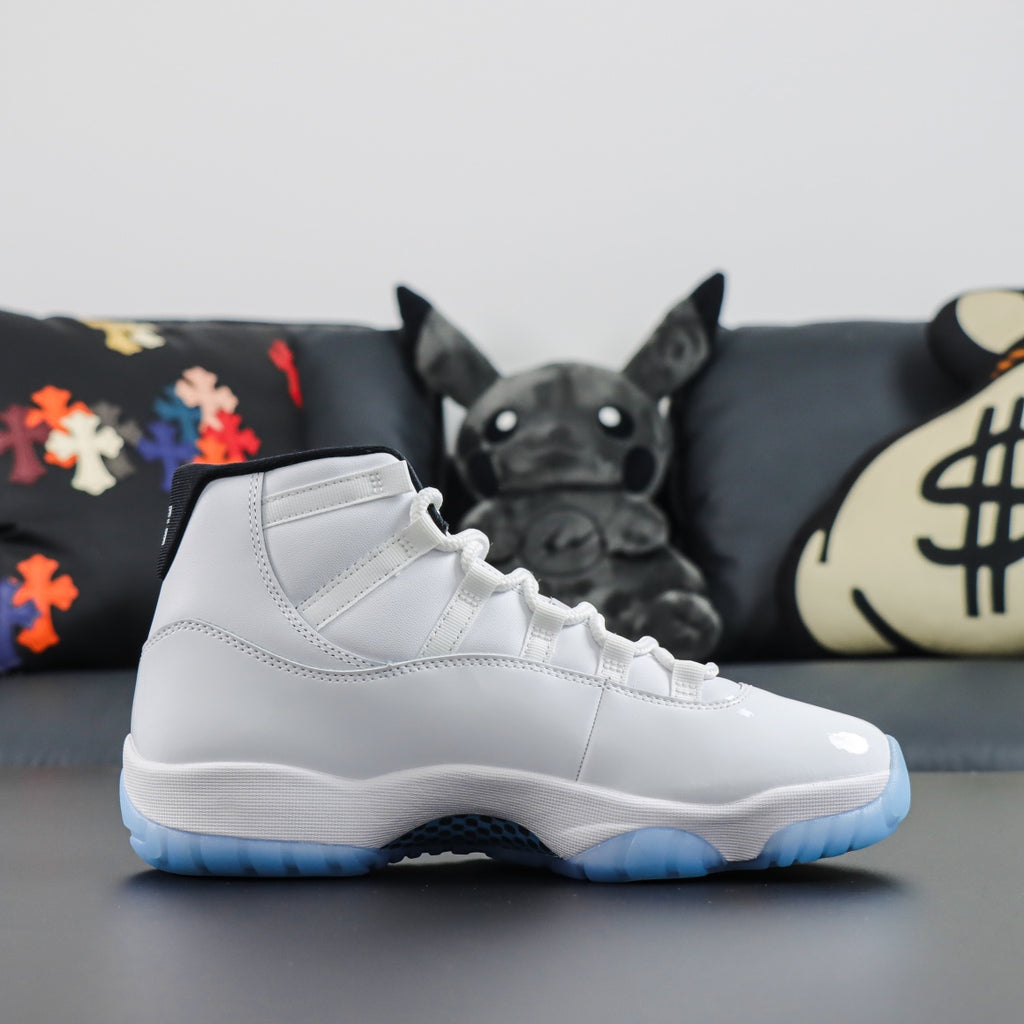 Air Jordan 11 "Legend Blue"