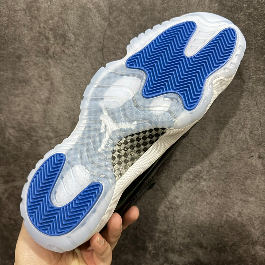 Air Jordan 11 "Space Jam"