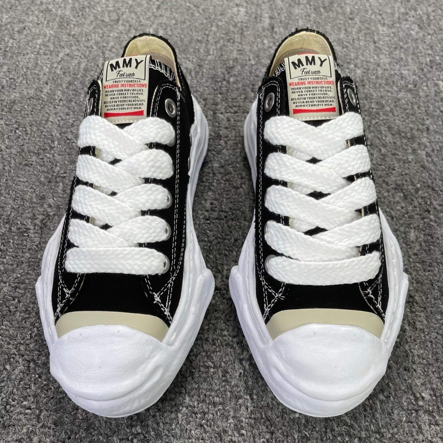 MIHARA YASUHIRO "Biqueira Vintage Black/White"