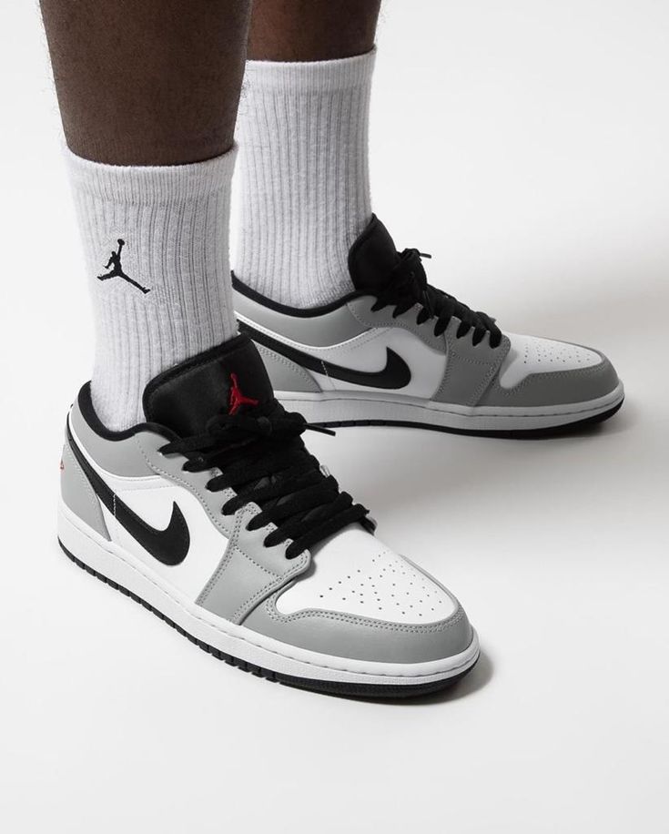 Air Jordan 1 Low SE "Light Smoke Grey"