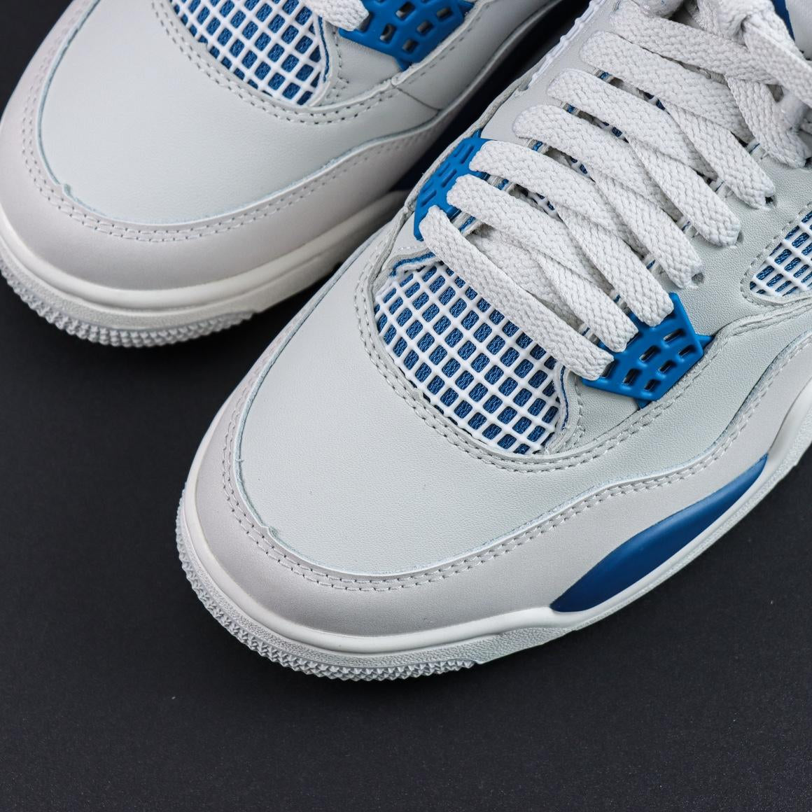 Air Jordan 4 "Military Blue"