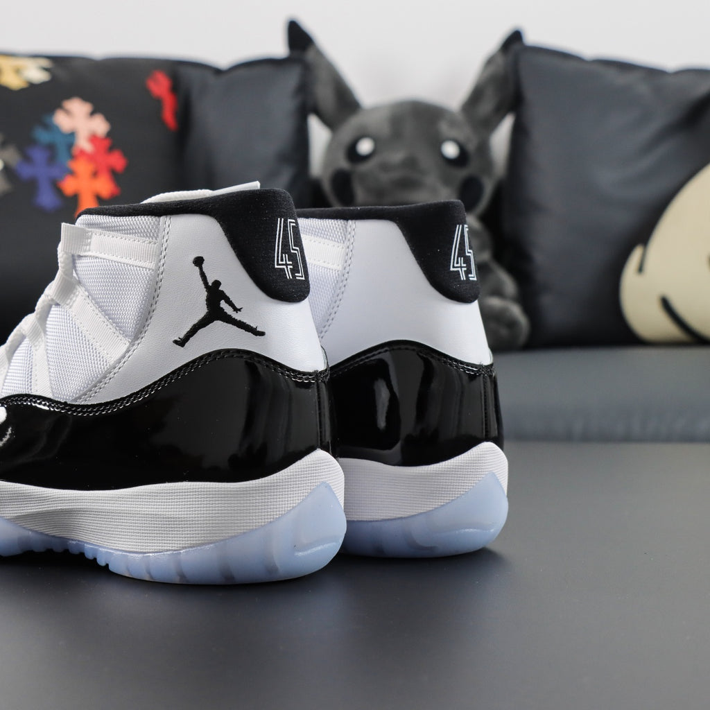 Air Jordan 11 "Concord"