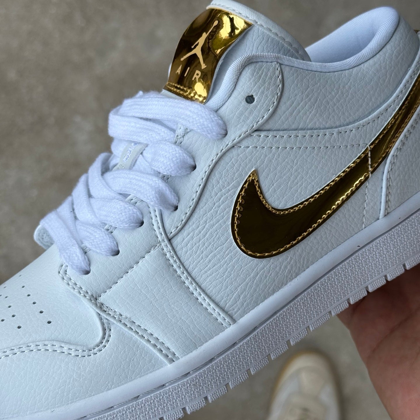 Air Jordan 1 Low SE "White Metallic Gold"