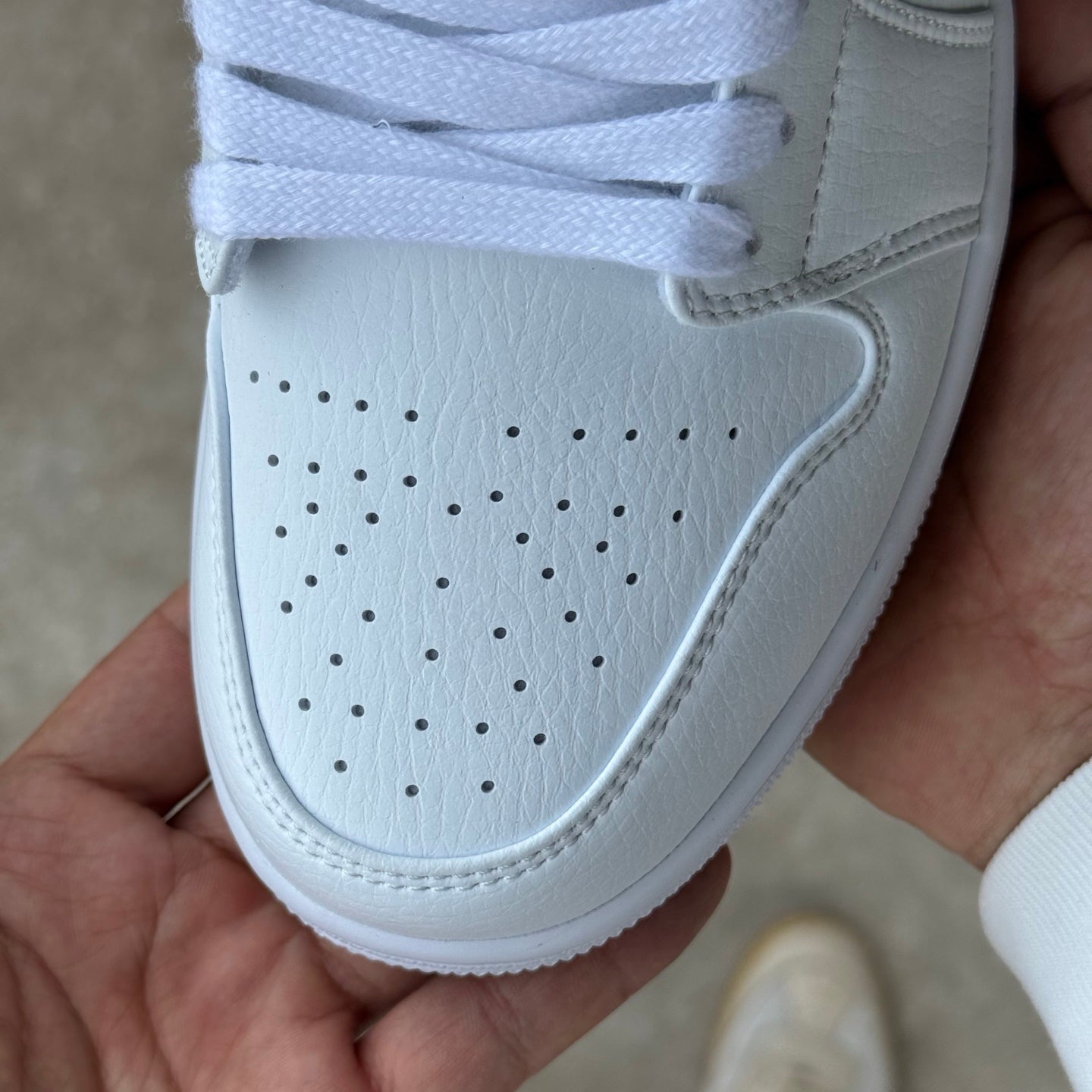 Air Jordan 1 Low SE "White Metallic Gold"