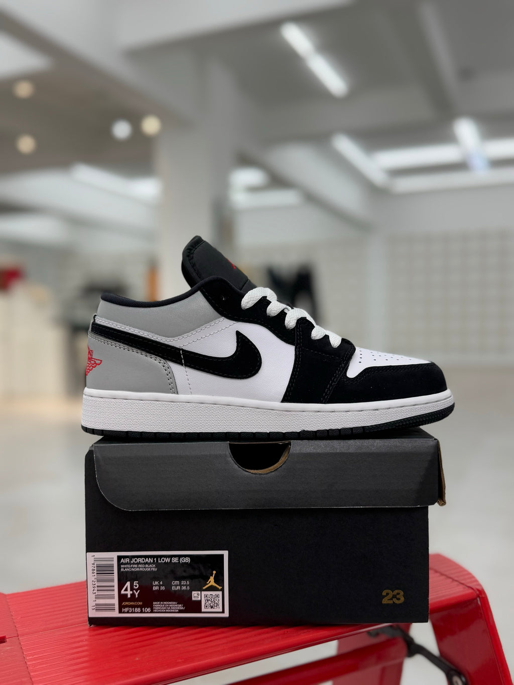 Air Jordan 1 Low SE "Light Smoke Grey"