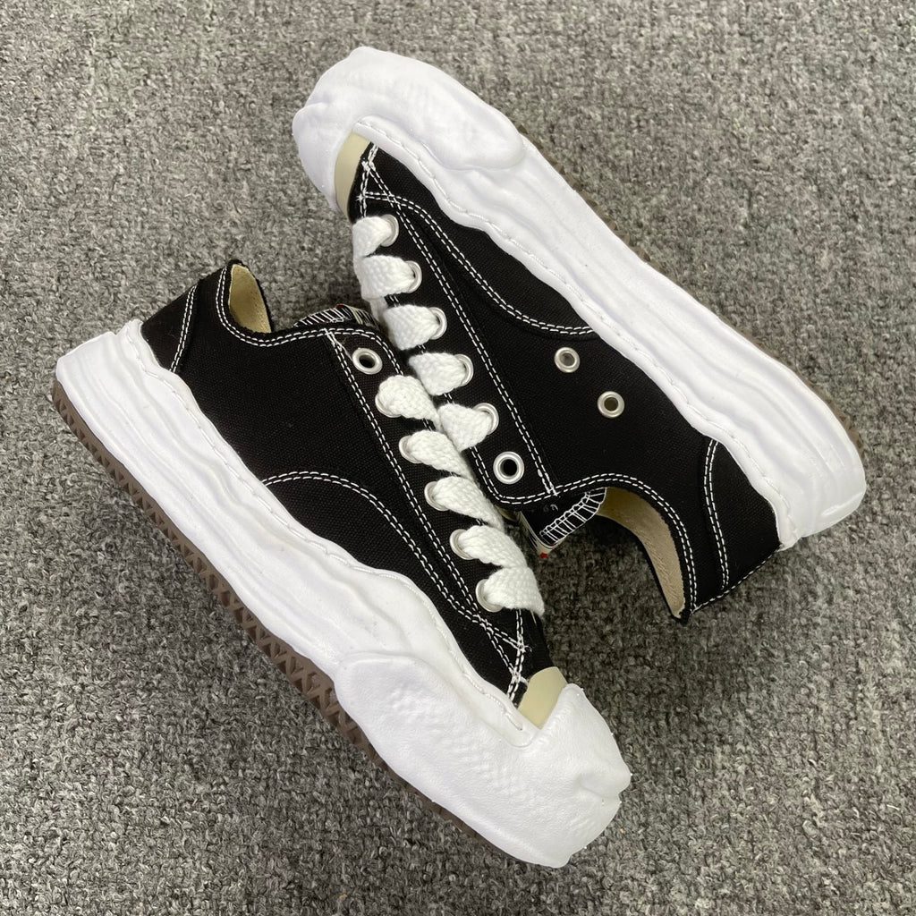MIHARA YASUHIRO "Biqueira Vintage Black/White"