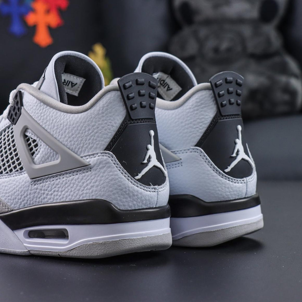 Air Jordan 4 "White Oreo"