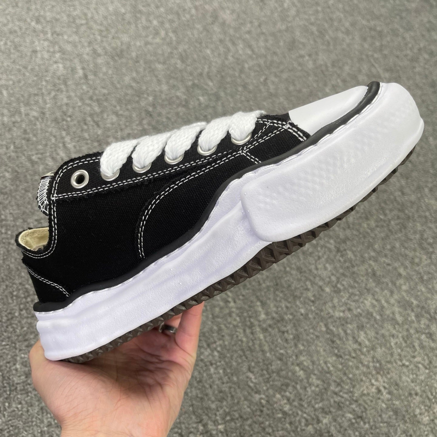 MIHARA YASUHIRO "Black/White Clássico"