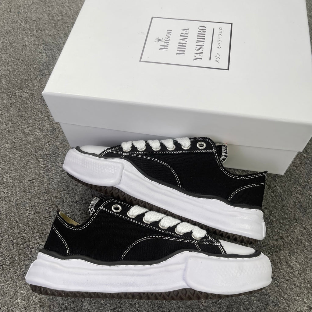 MIHARA YASUHIRO "Black/White Clássico"