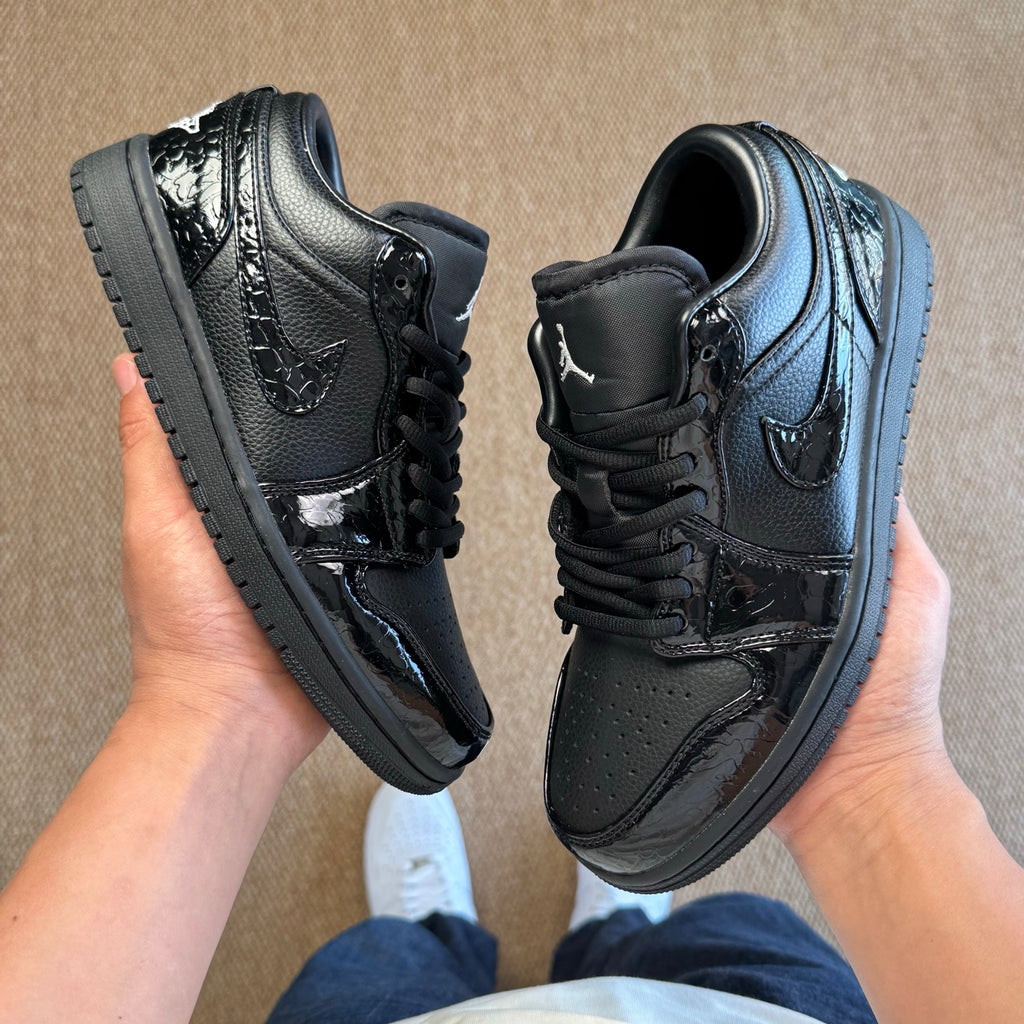 Air Jordan 1 Low SE "Blackjack"