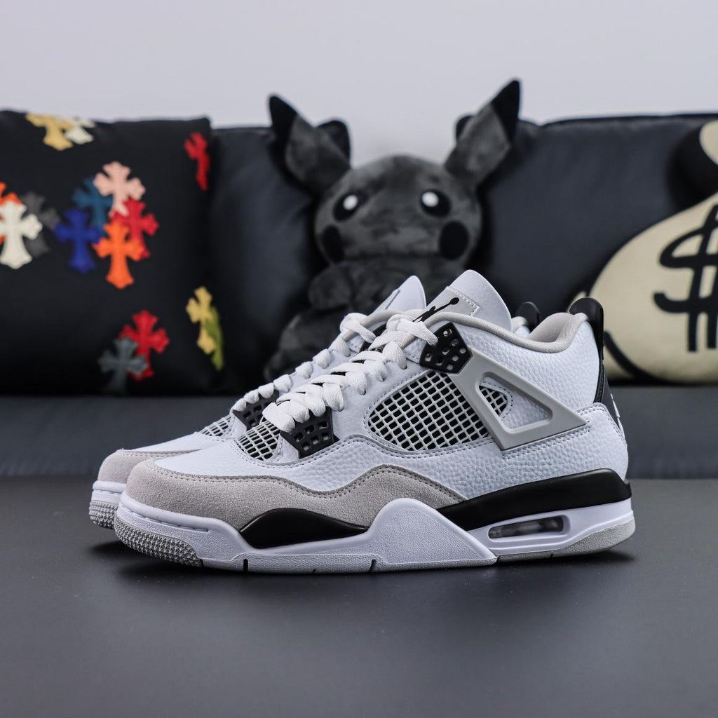 Air Jordan 4 "White Oreo"