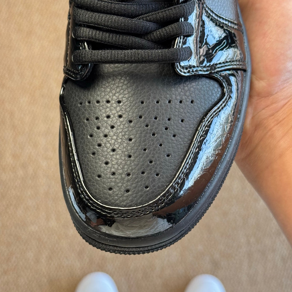 Air Jordan 1 Low SE "Blackjack"