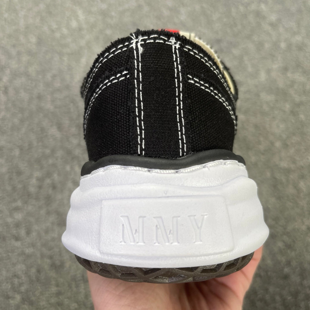 MIHARA YASUHIRO "Black/White Clássico"