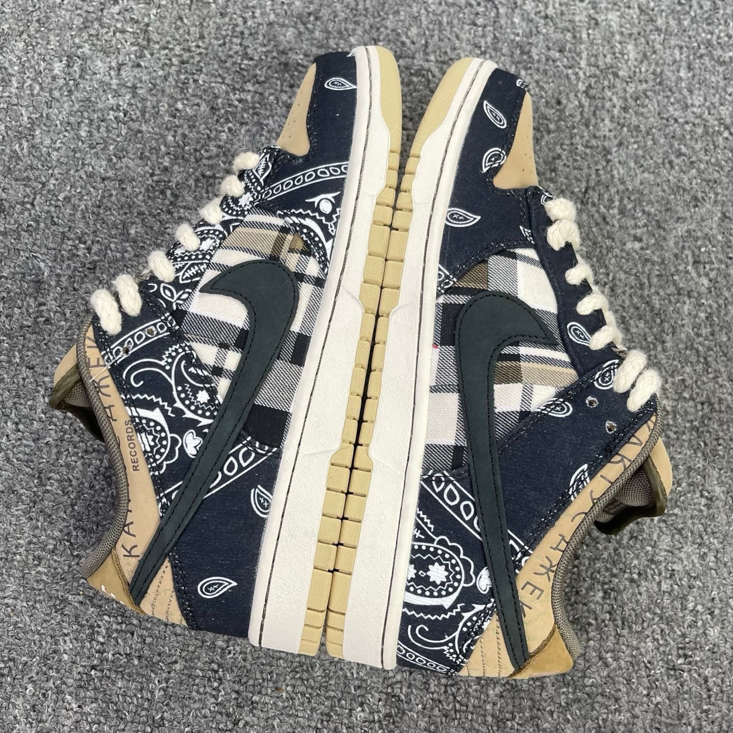 Nike SB Dunk Low x Travis Scott "Paisley Bandana"