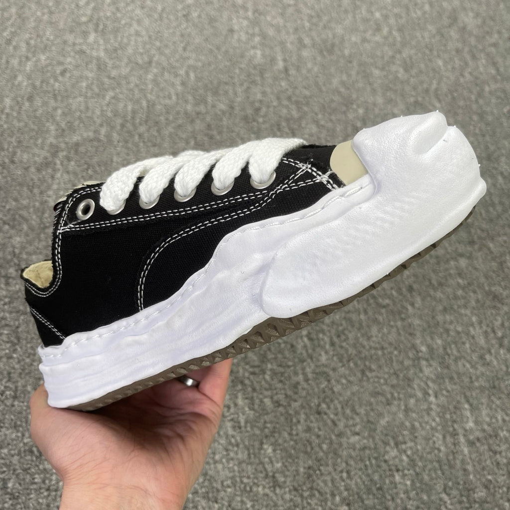 MIHARA YASUHIRO "Biqueira Vintage Black/White"