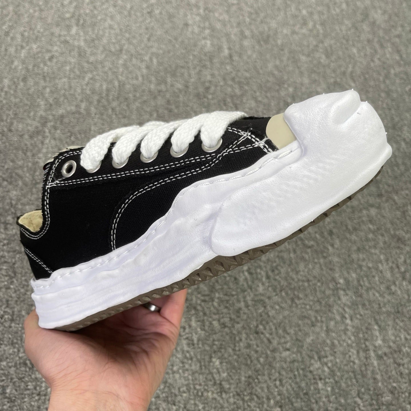 MIHARA YASUHIRO "Biqueira Vintage Black/White"