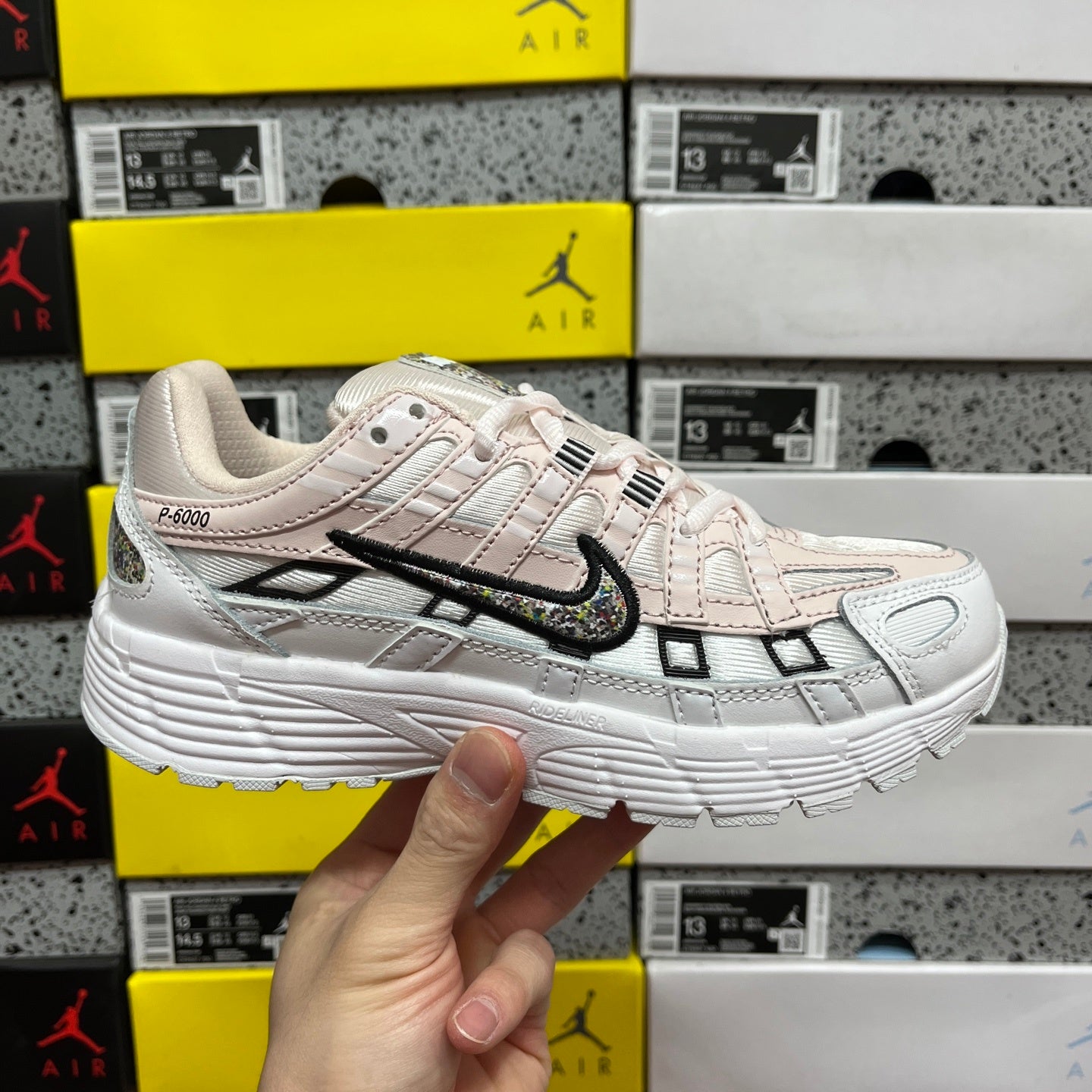 Nike P-6000 "Rosa Pastel e Swoosh Confetti"