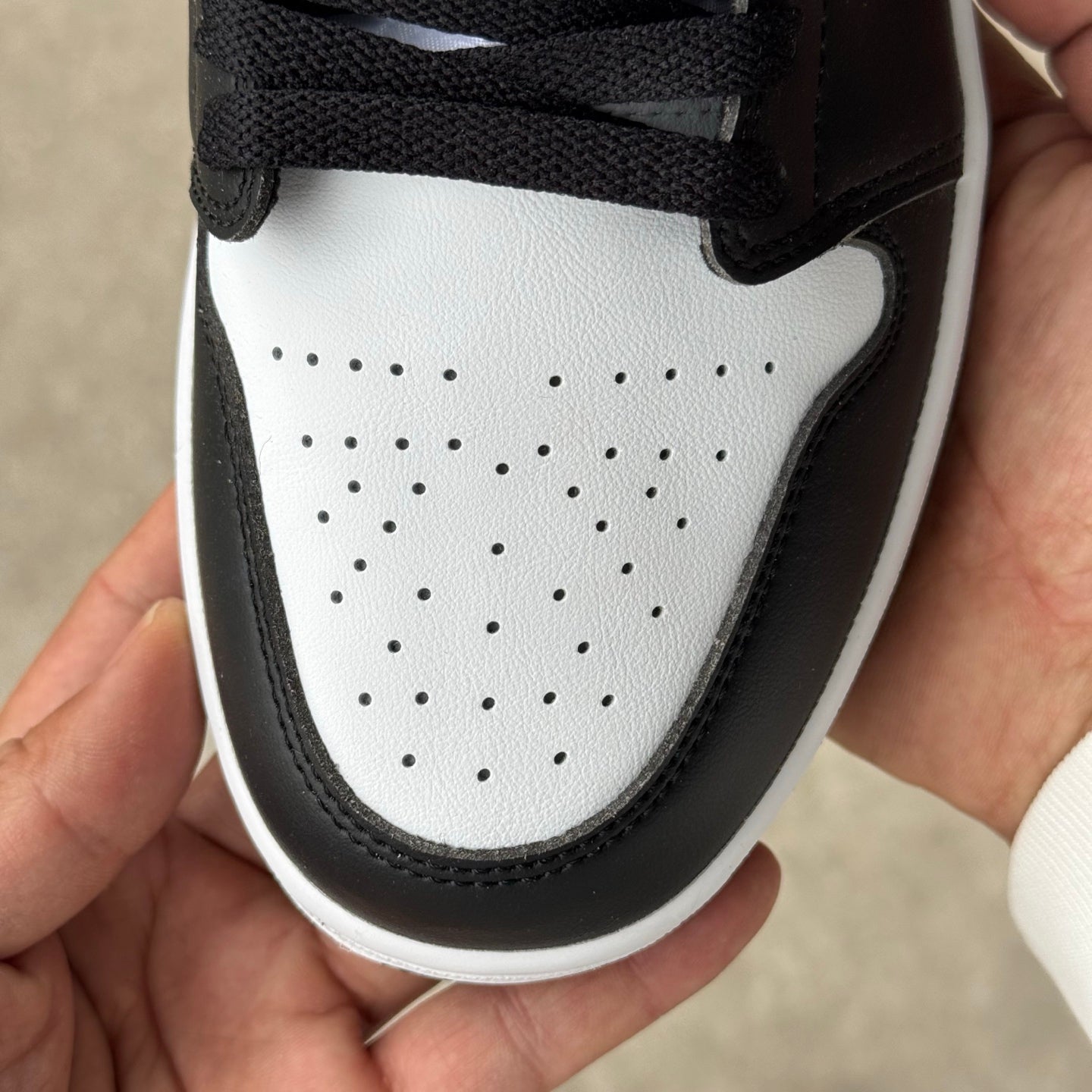 Air Jordan 1 Low "Black White"