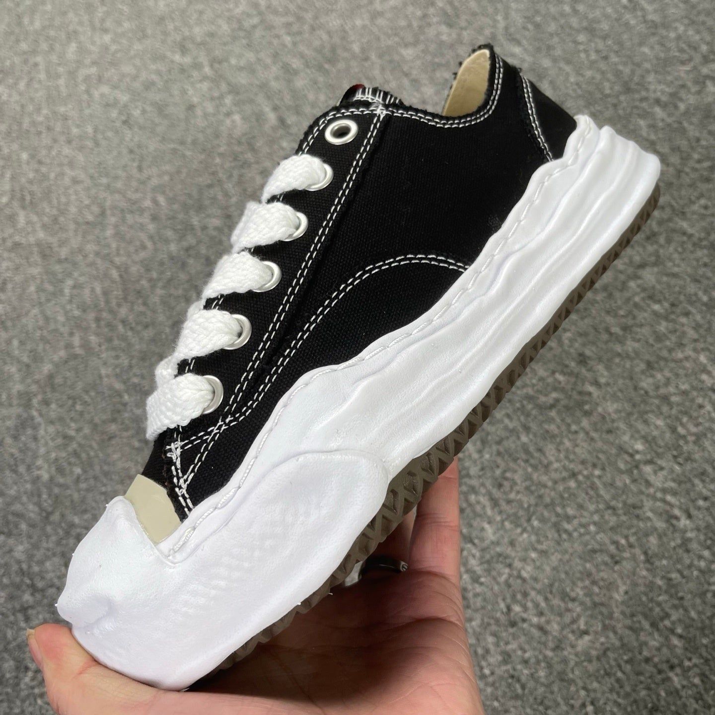 MIHARA YASUHIRO "Biqueira Vintage Black/White"