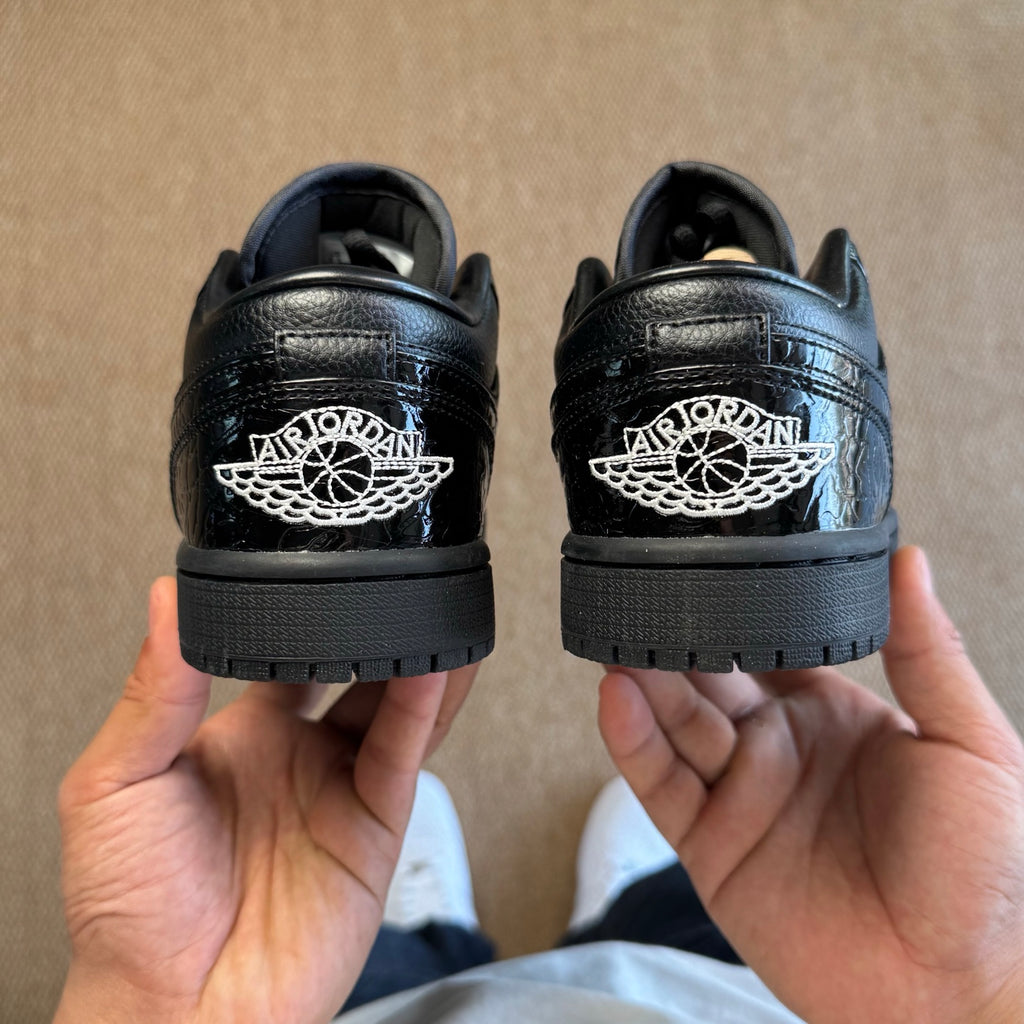Air Jordan 1 Low SE "Blackjack"