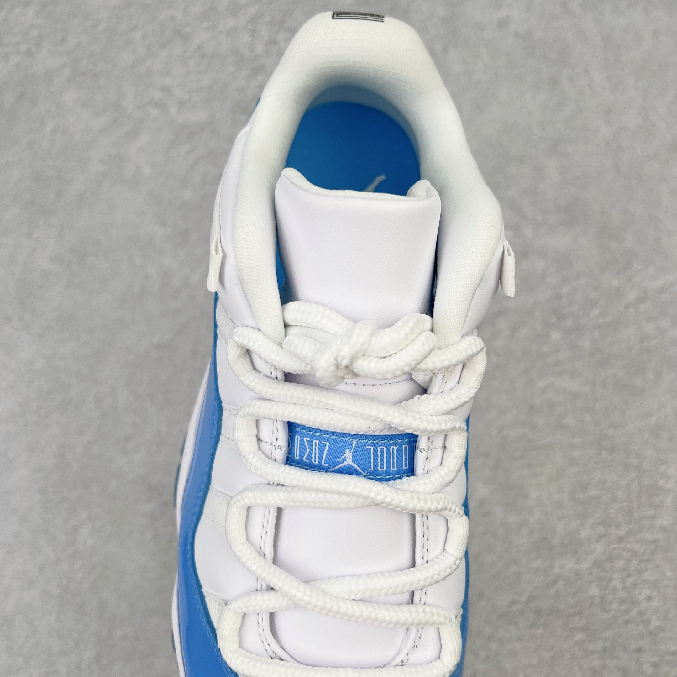 Air Jordan 11 Low "University Blue"