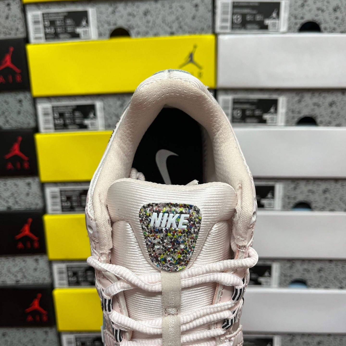Nike P-6000 "Rosa Pastel e Swoosh Confetti"