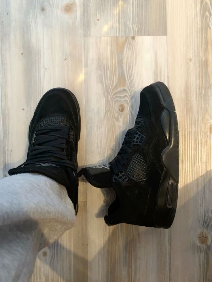 Air Jordan 4 "Black Cat"