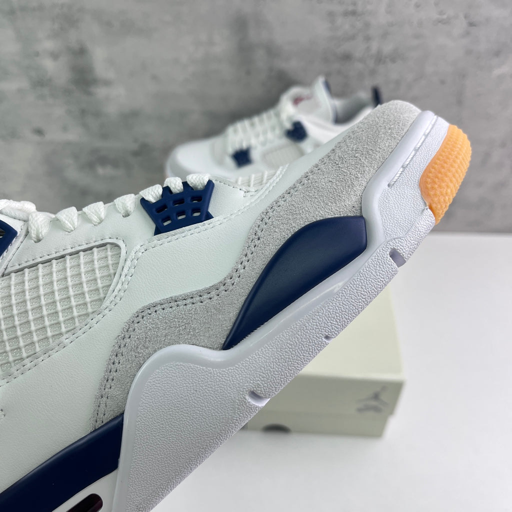 Air Jordan 4 Retro SB "Navy Gum"