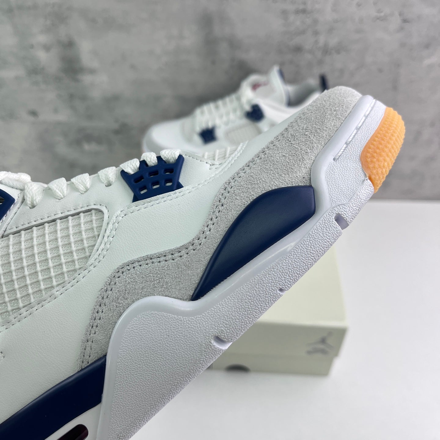 Air Jordan 4 Retro SB "Navy Gum"