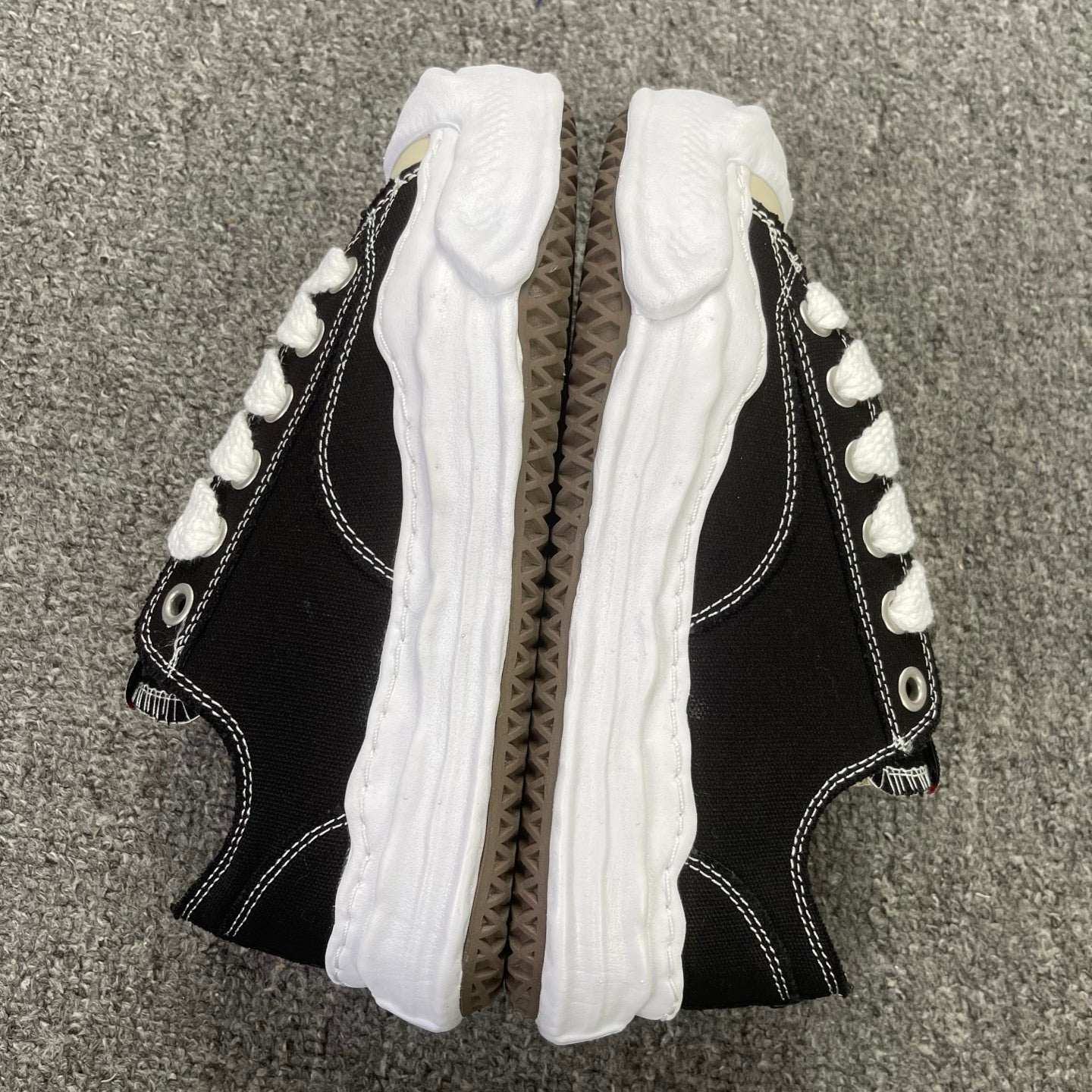 MIHARA YASUHIRO "Biqueira Vintage Black/White"