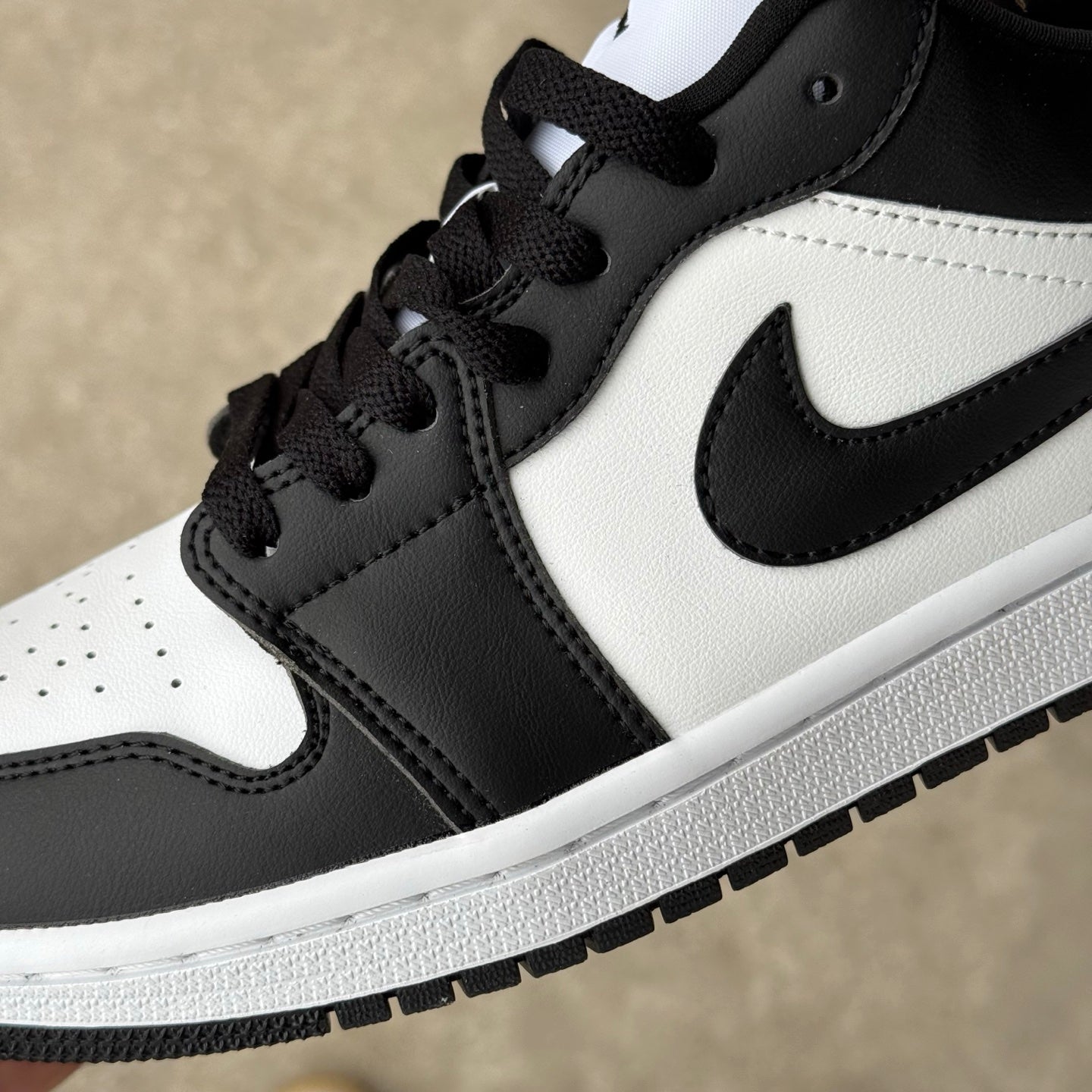 Air Jordan 1 Low "Black White"