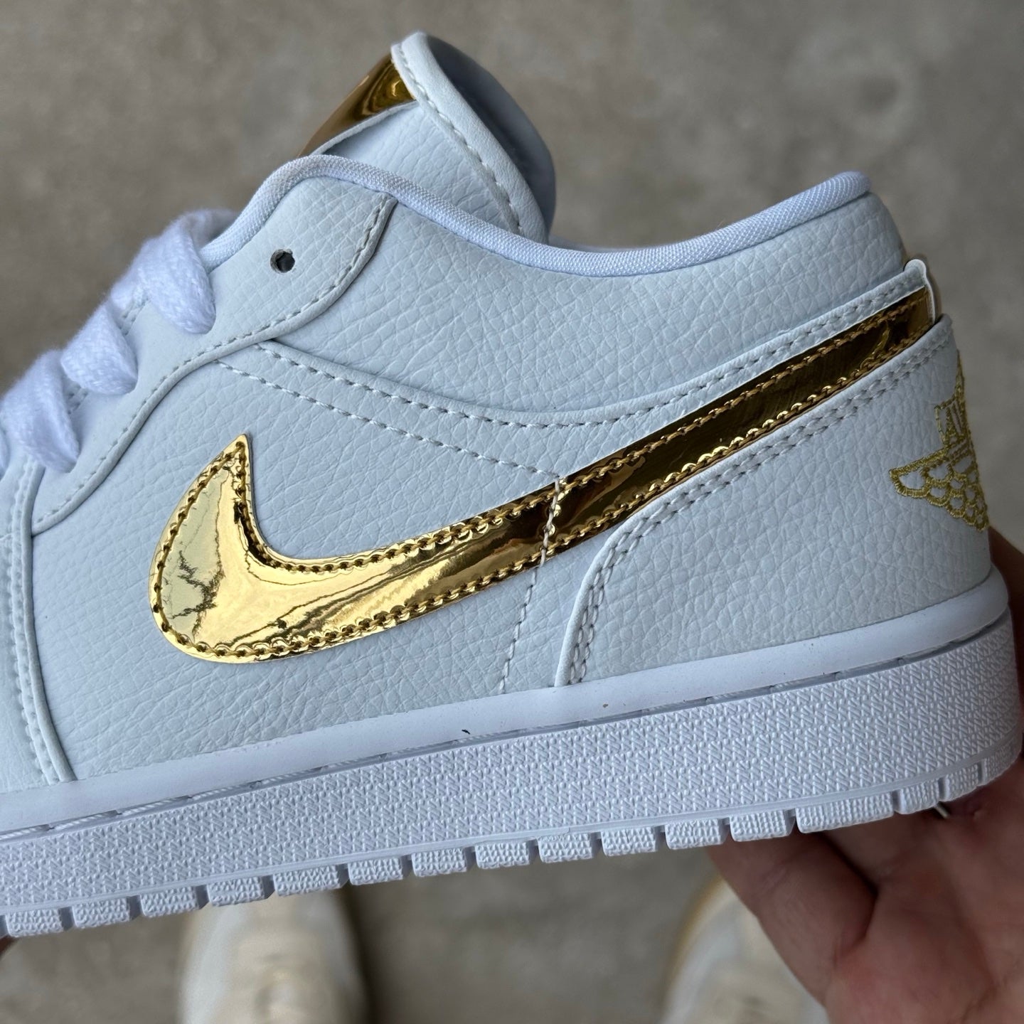 Air Jordan 1 Low SE "White Metallic Gold"