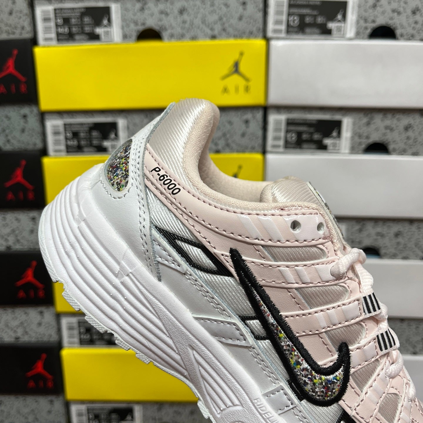 Nike P-6000 "Rosa Pastel e Swoosh Confetti"