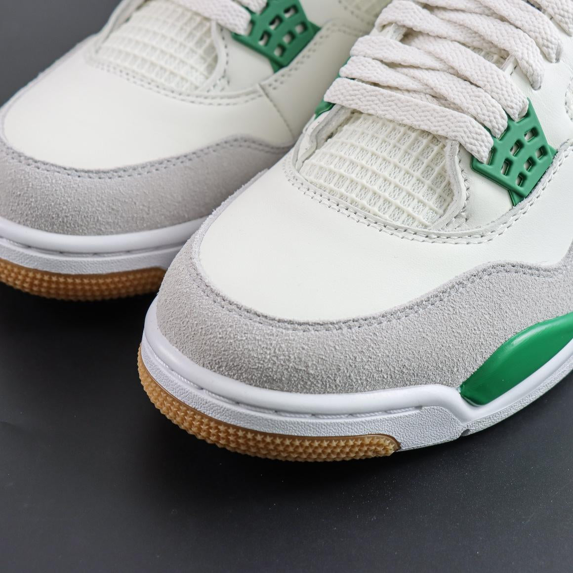 Air Jordan 4 SB "Pine Green"