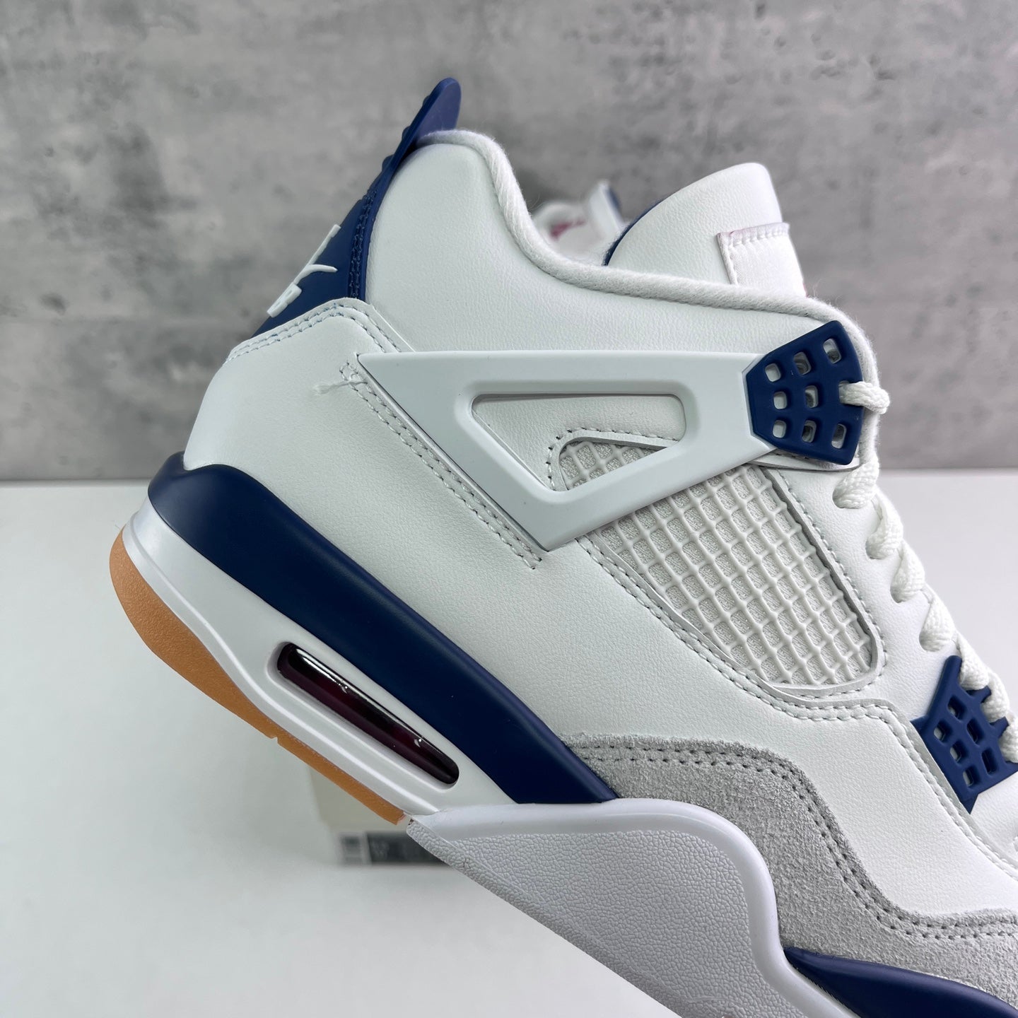 Air Jordan 4 Retro SB "Navy Gum"