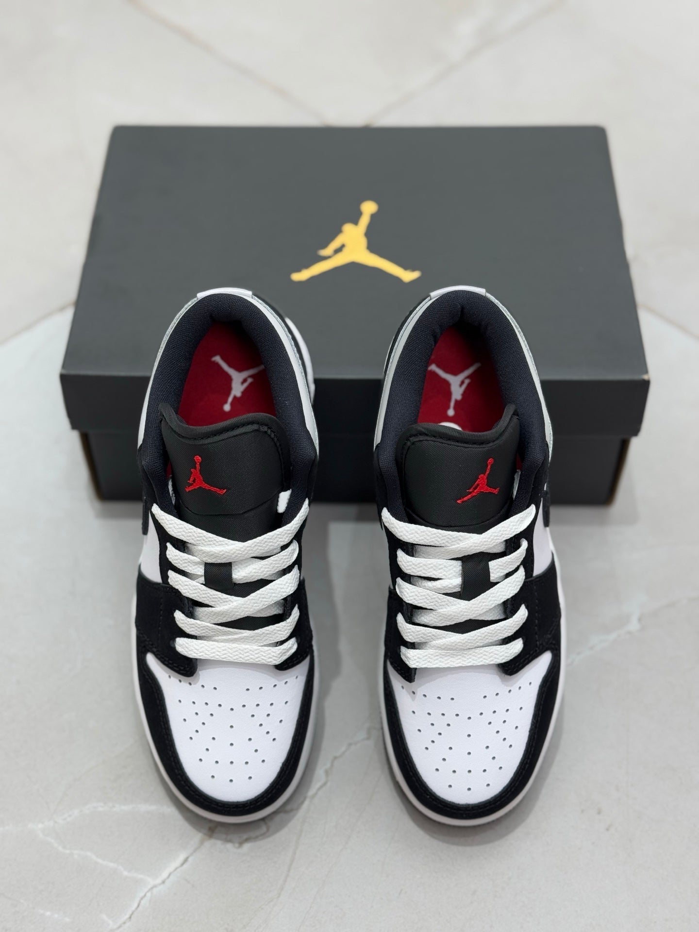 Air Jordan 1 Low SE "Light Smoke Grey"