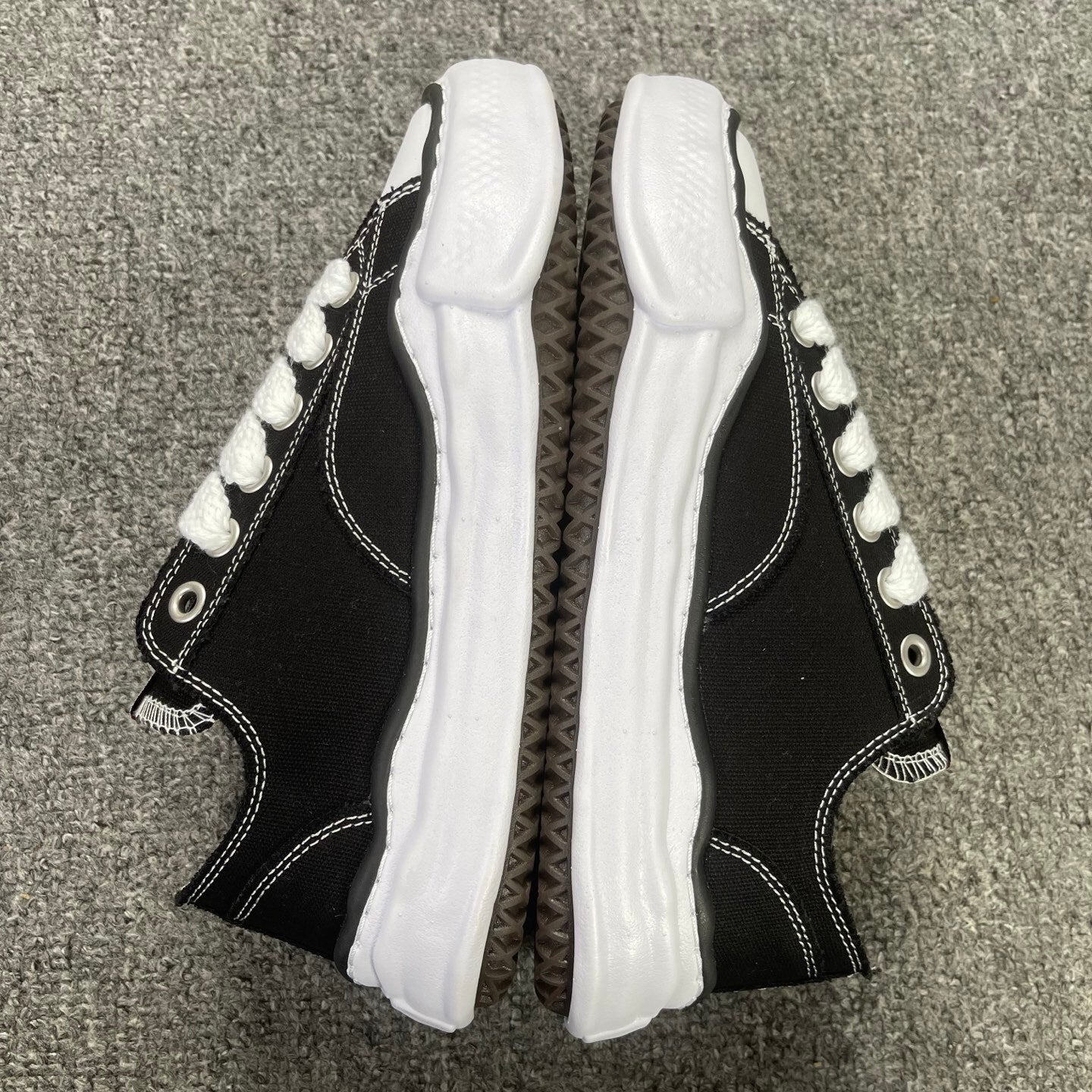 MIHARA YASUHIRO "Black/White Clássico"