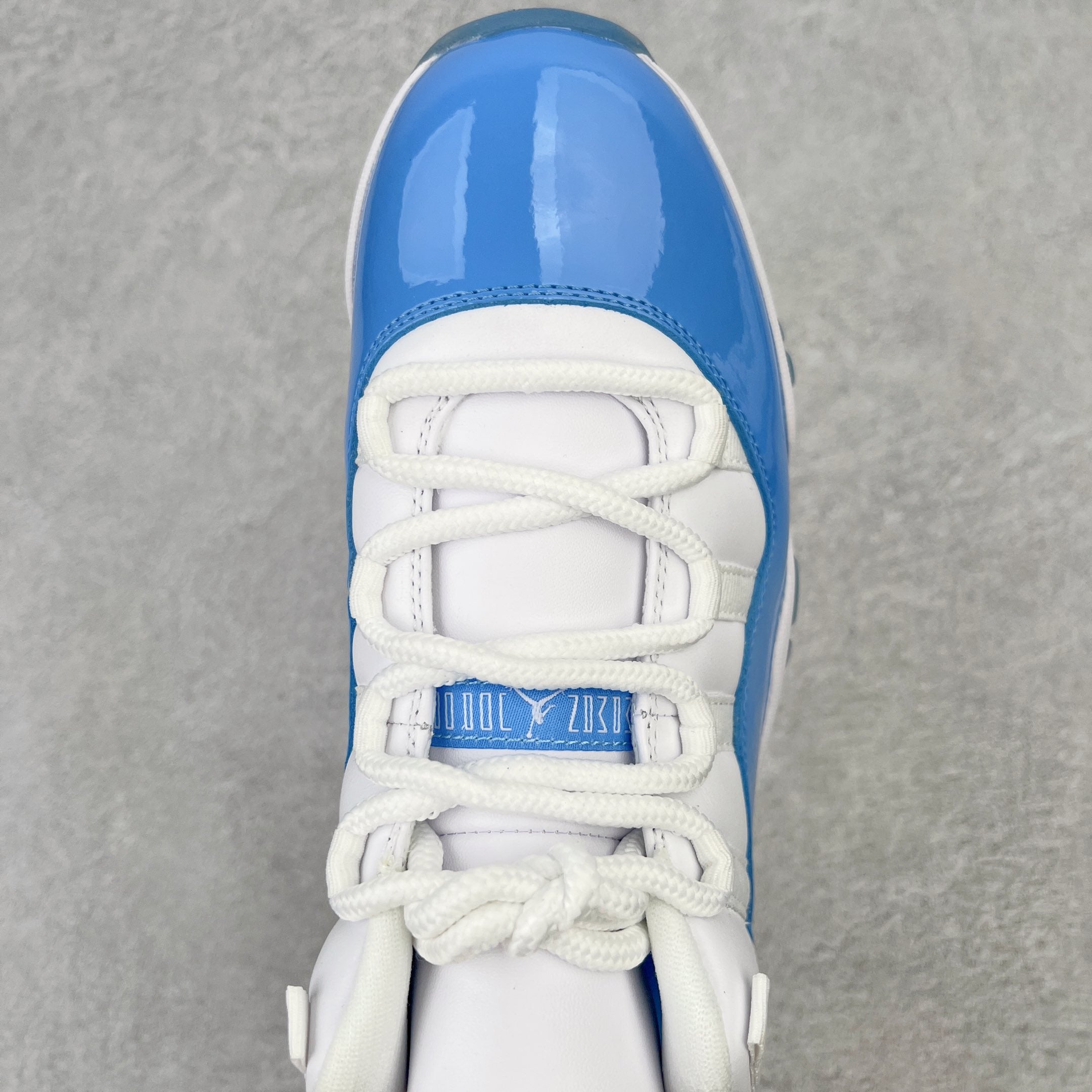 Air Jordan 11 Low "University Blue"