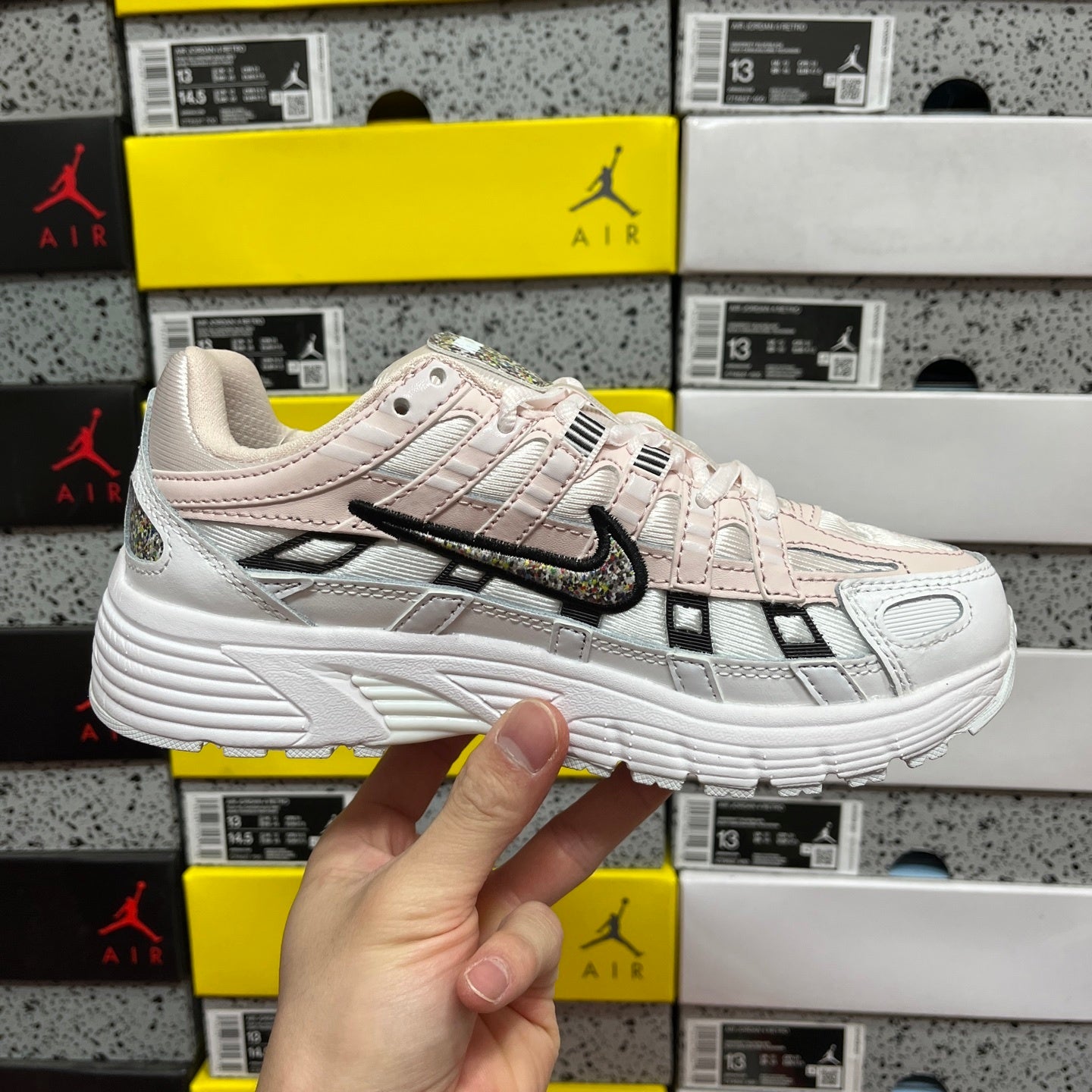 Nike P-6000 "Rosa Pastel e Swoosh Confetti"