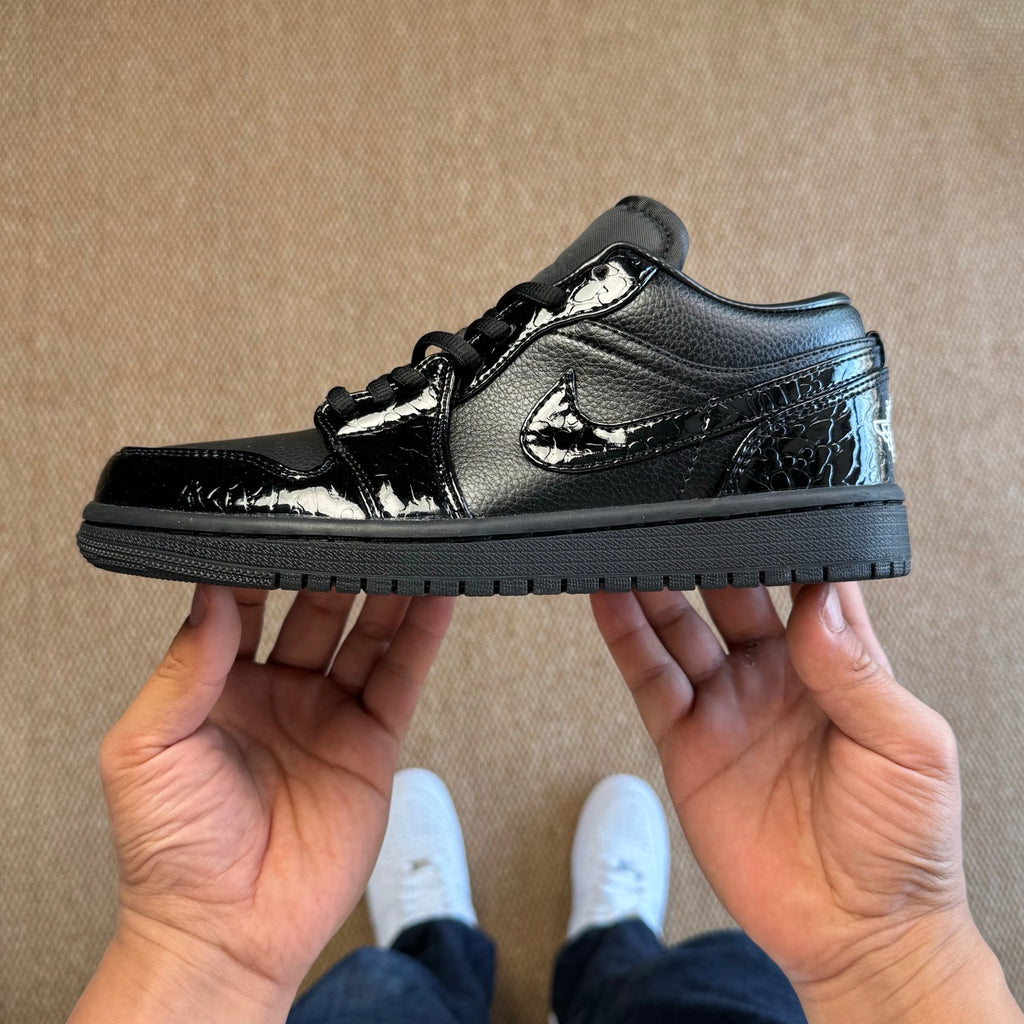 Air Jordan 1 Low SE "Blackjack"