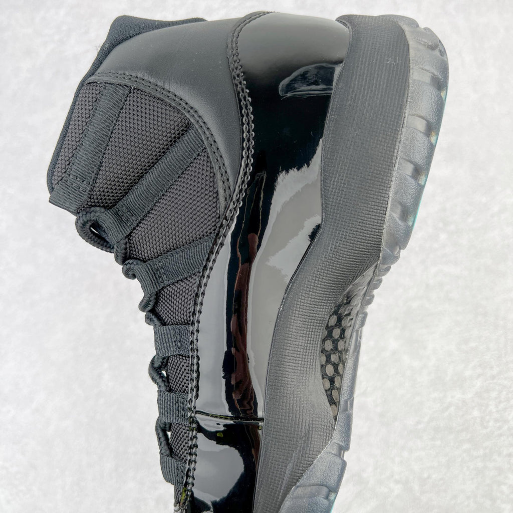 Air Jordan 11 "Cap and Gown"