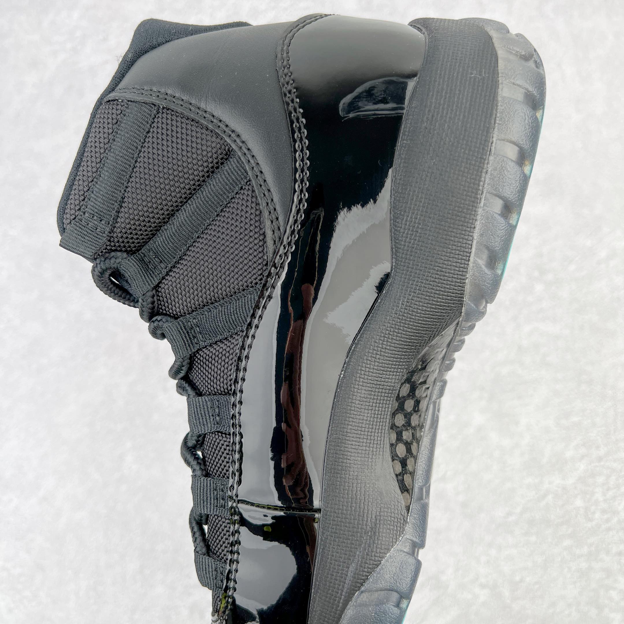 Air Jordan 11 "Cap and Gown"