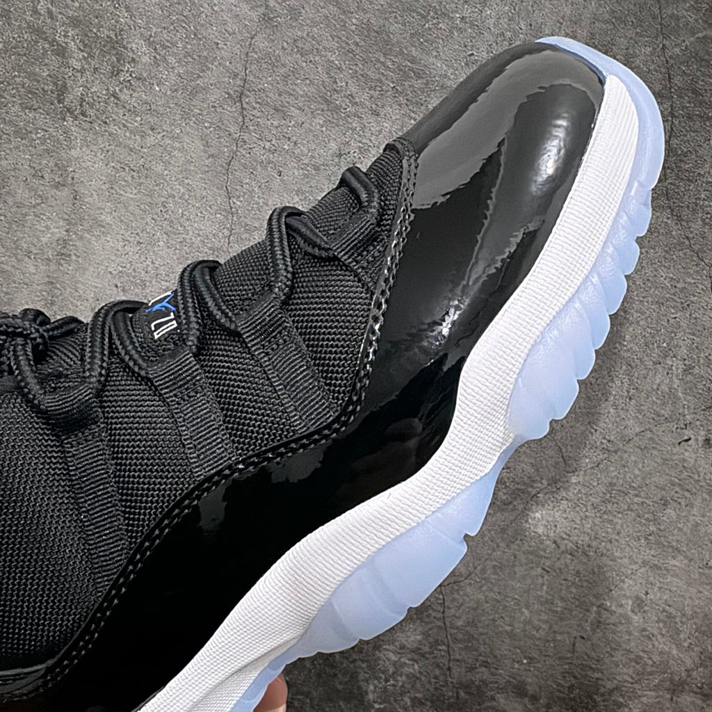 Air Jordan 11 Low "Space Jam"