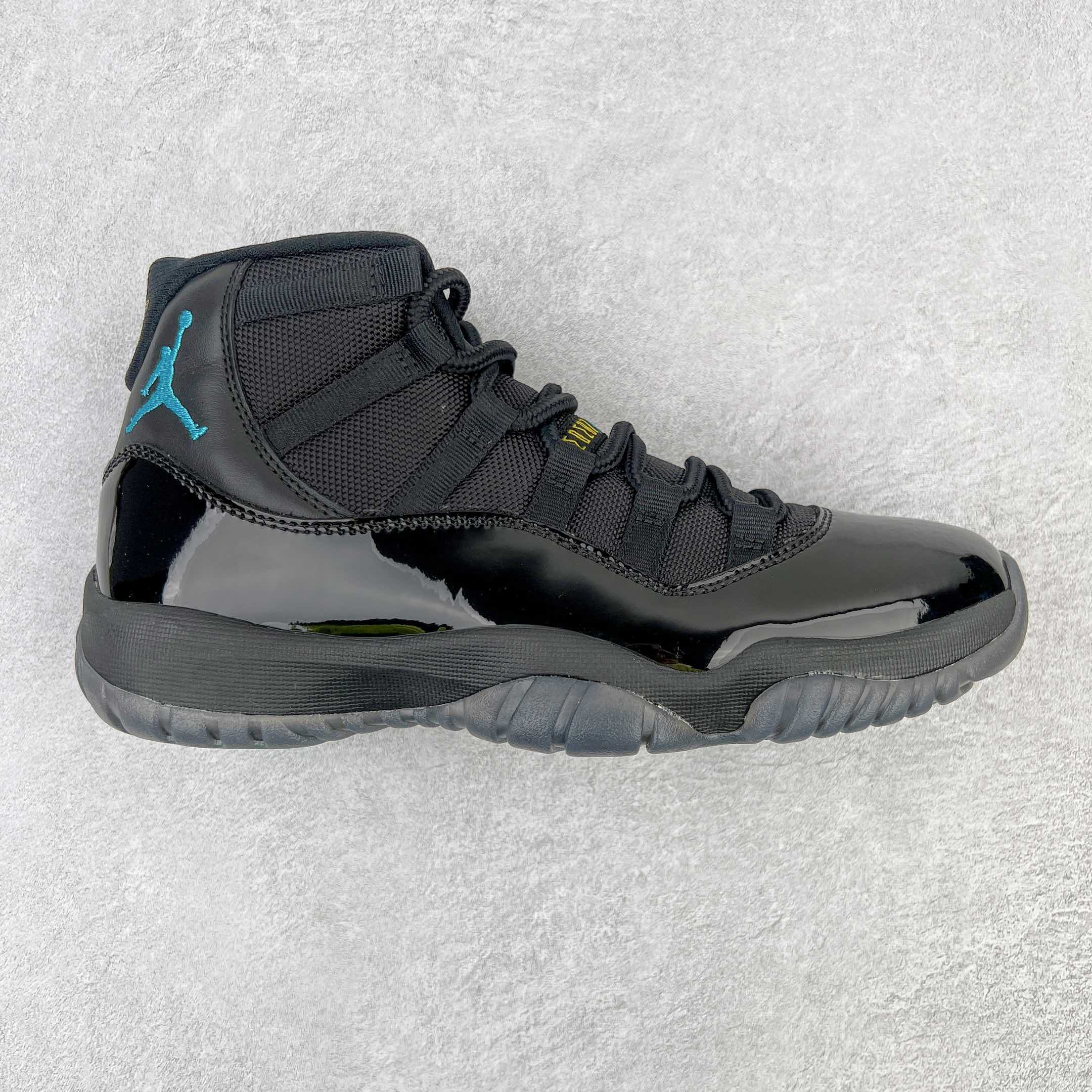 Air Jordan 11 "Cap and Gown"