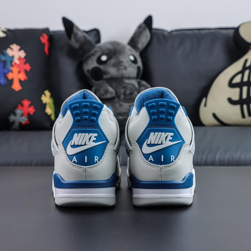 Air Jordan 4 "Military Blue"
