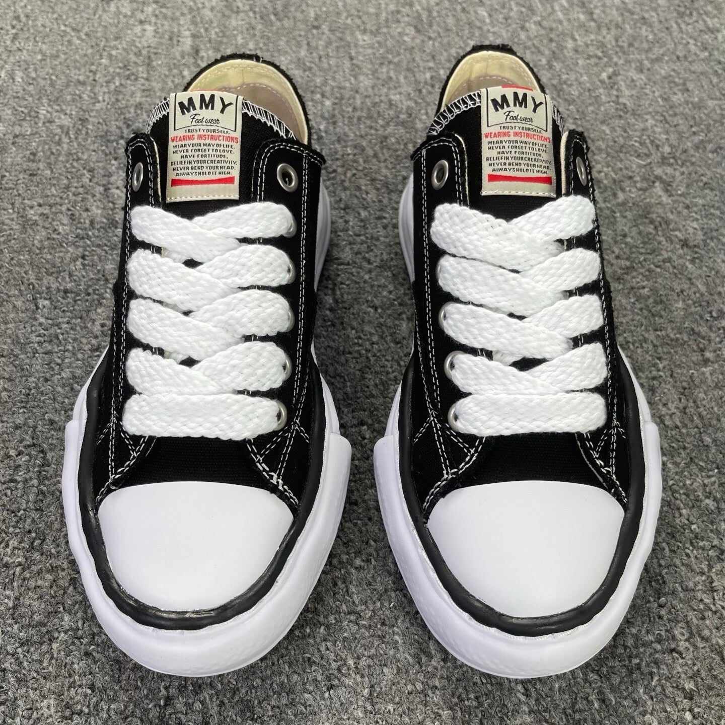 MIHARA YASUHIRO "Black/White Clássico"