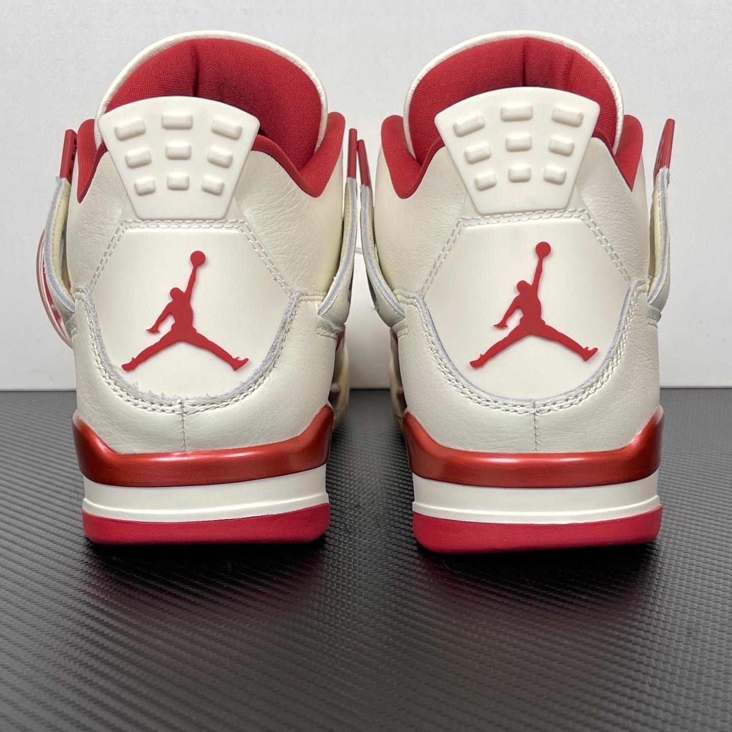 Air Jordan 4 "Valentine's Day" (2026)
